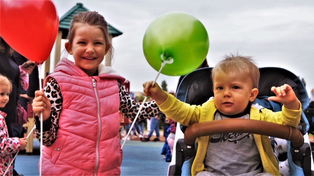 Na Placu Zabaw "Miś" na Rąbinie w Inowrocławiu odbywa się impreza z okazji Dnia Dziecka