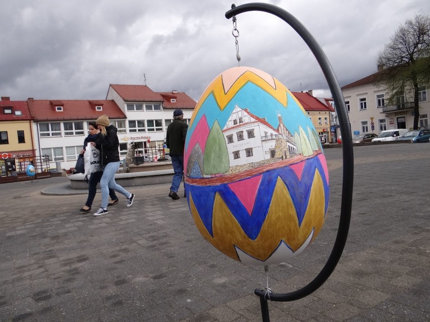 Ogromne pisanki w centrum Wielunia [FOTO]