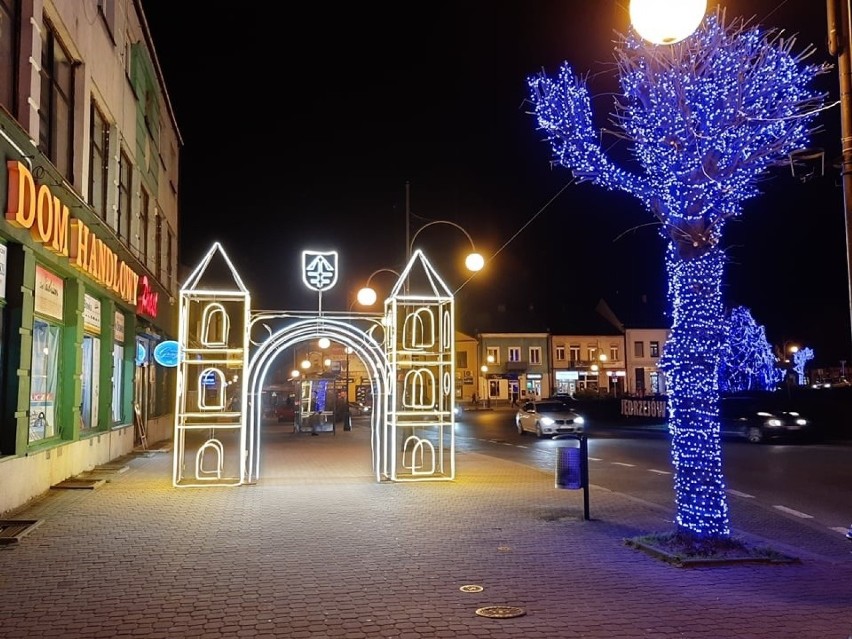 Od kilku dni, jędrzejowski rynek mieni się już od tysięcy...