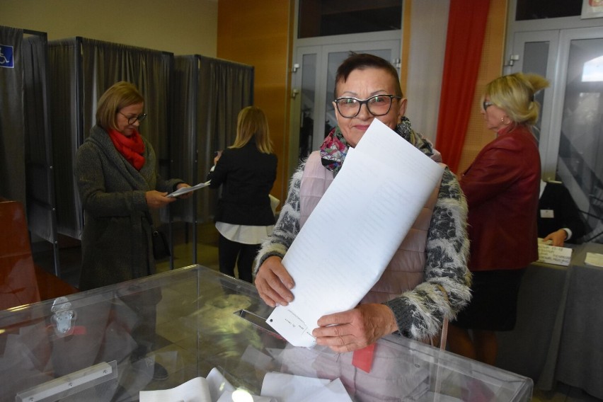 Tak przebiegało głosowanie w lokalu wyborczym w Miejskim...