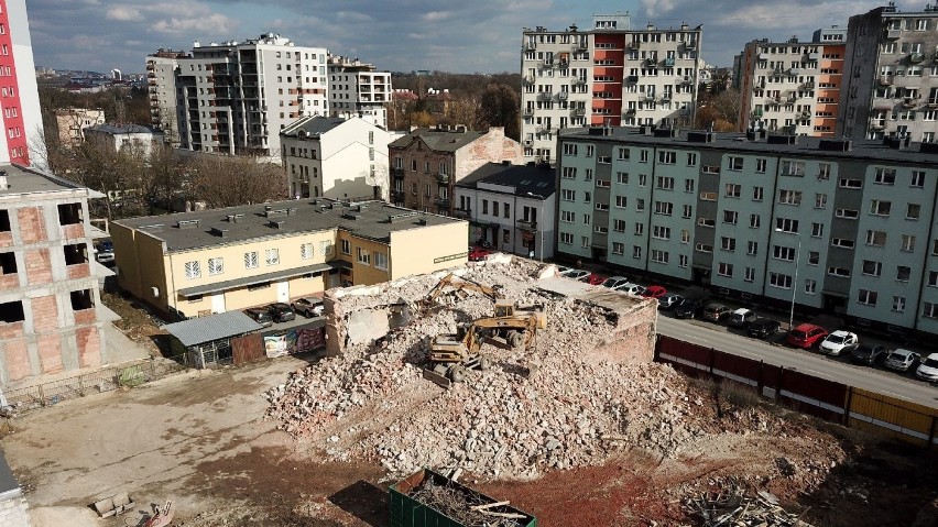 Galeria handlowa powstanie w centrum Kielc. Inwestycja zaczęła się od burzenia kamienicy [WIZUALIZACJE] 