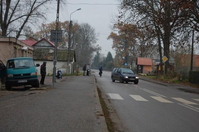 Mieszkańcy Suchego Dębu mówią, że mają utrudniony dostęp do policjantów.