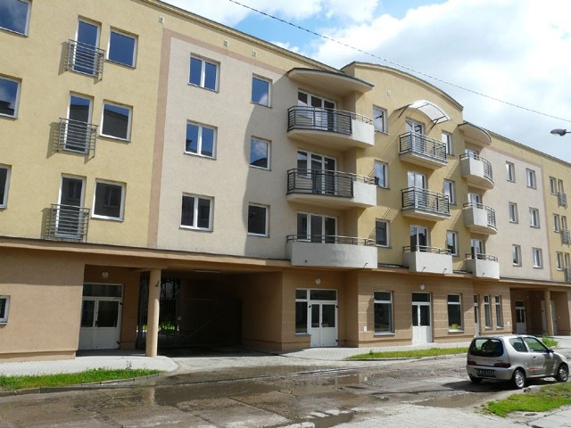 Wydział Spraw Lokalowych w Urzędzie Miejskim w Pabianicach otrzymał 55 wniosków o mieszkania w nowym bloku komunalnym przy ul. Sienkiewicza 4/6.