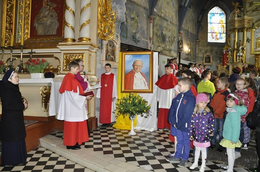 Uroczyste wprowadzenie obrazu św. Jana Pawła II w Uniejowie
