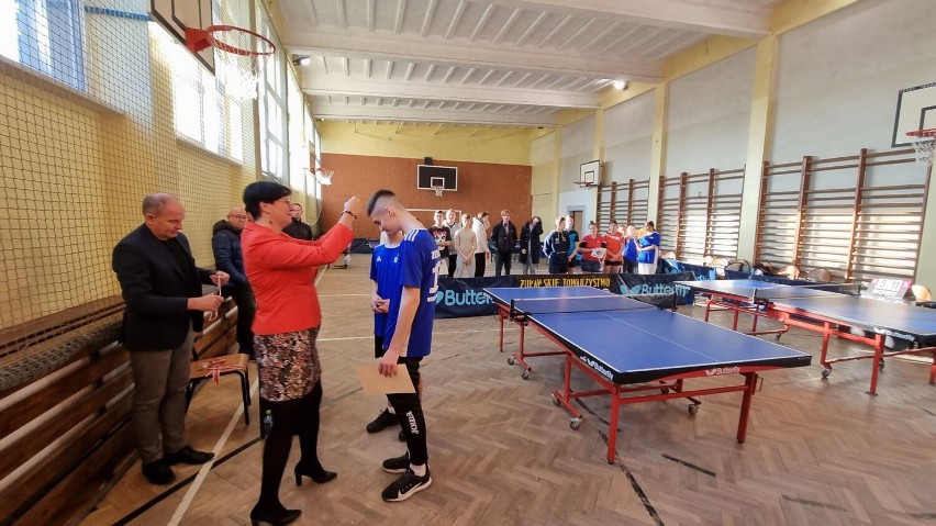 Sportowa Licealiada w tenisie stołowym odbyła się  w Zespole Szkół.
