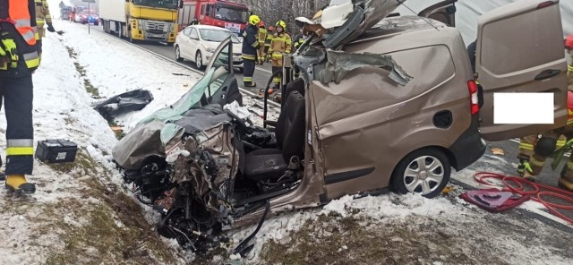 W wypadku w Brniu poważnych obrażeń doznał 40-letni tarnowianin, który na co dzień pracował w Urzędzie Miejskim w Dąbrowie Tarnowskiej. Mężczyzna zmarł w szpitalu we wtorek 24 stycznia.