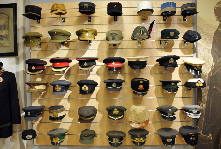 ''Hełmy, czapki i mundury...'' - nowa wystawa w Muzeum Podkarpackim