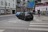 Katowice: Samochody na ścieżkach rowerowych, chodnikach, przystankach... [ZDJĘCIA]