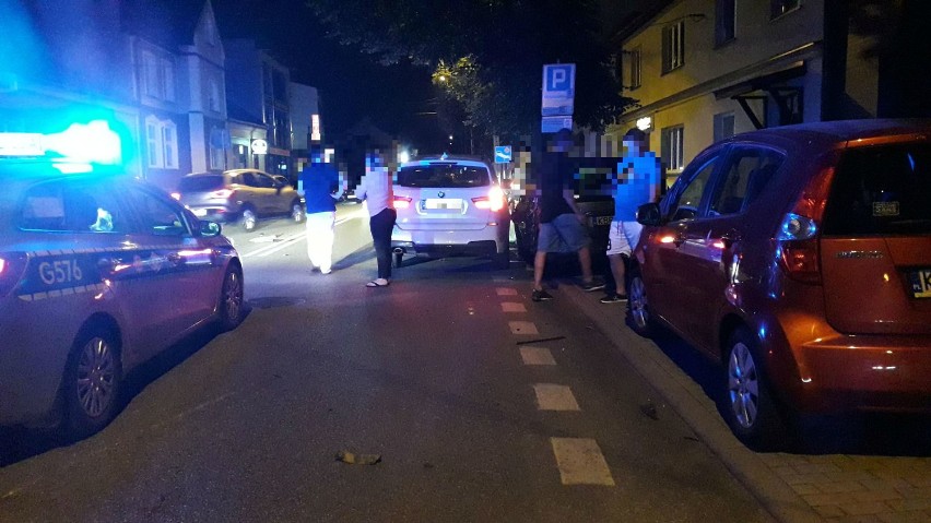 Brzesko: wyprzedzał i uszkodził trzy samochody w centrum miasta [ZDJĘCIA]