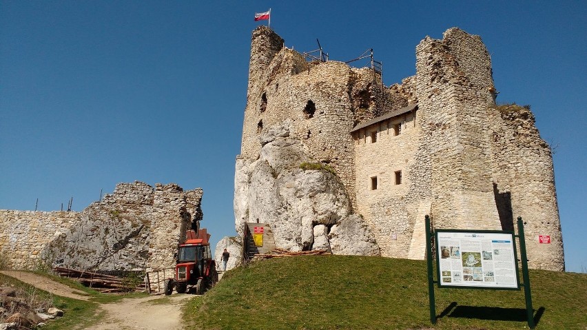 Zamek w Mirowie... teraz za murem. Wkrótce będzie brama [ZDJĘCIA]