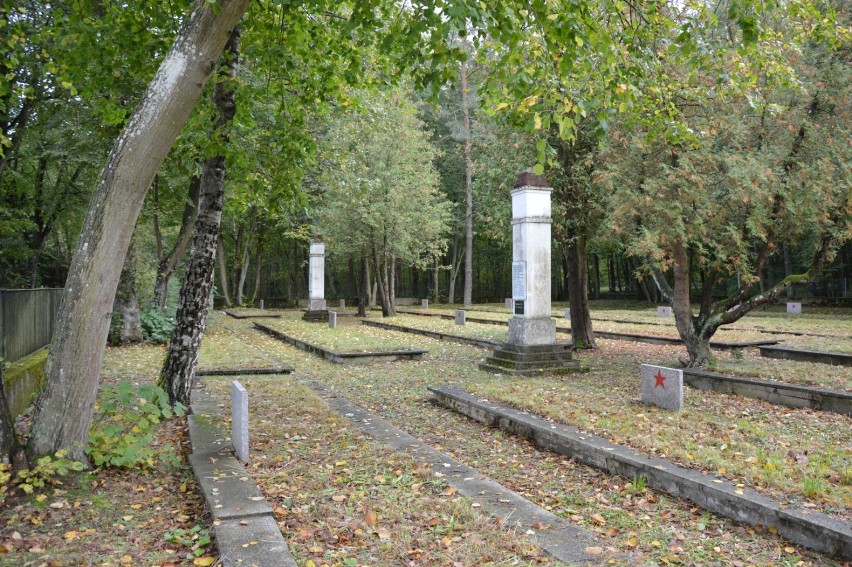 Lębork. W imię przyjaźni polsko-rosyjskiej rajd na cmentarz Armii Czerwonej
