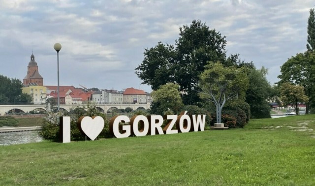 Napis „I ♥ Gorzów" ma stanąć na błoniach nadwarciańskich. W jego tle będzie prawobrzeżna część miasta.