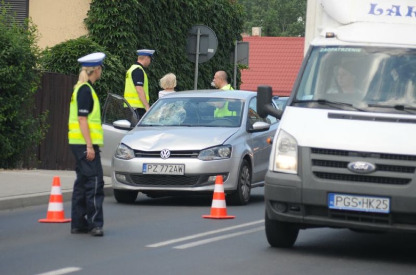 Wypadek na rynku w Dolsku. Potrącono kobietę na pasach na...