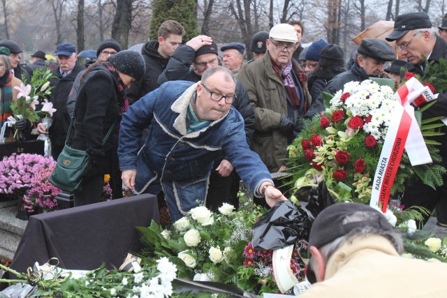 Pogrzeb Jerzego Cnoty. Wybitny śląski aktor spoczął na cmentarzu w Chorzowie