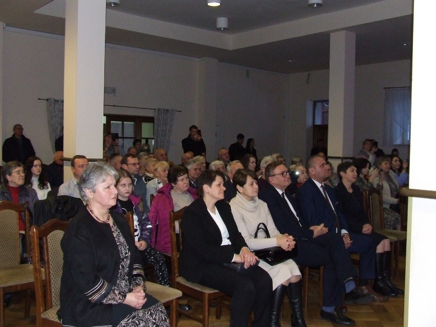 Najpiękniejsze kolędy wybrzmiały w Żarnowcu z okazji Dnia Babci i Dziadka. ZDJĘCIA