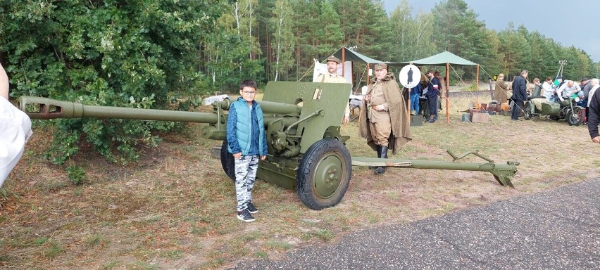 XI Piknik Historyczny w Wierzchucinie. Jedną z atrakcji był francuski czołg [zdjęcia]