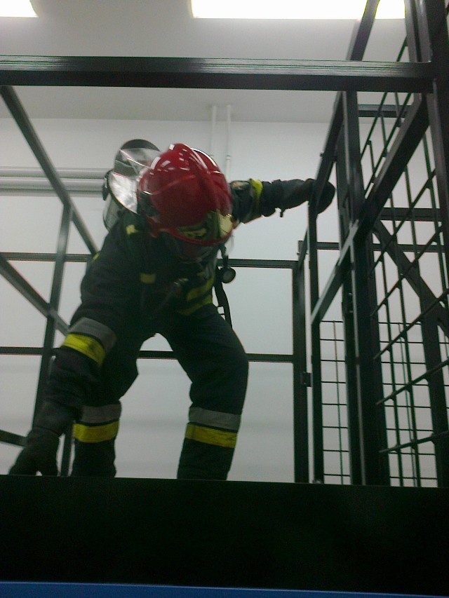Straż Pożarna w Jarocinie: Strażacy ćwiczyli w komorze dymowej