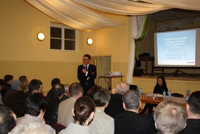 Adam Lewandowski, burmistrz Śremu objaśnił plan likwidacji szkoły