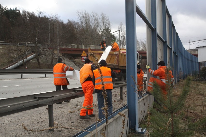 Gdynia: Flesz z przeszłości. 08.02.2011. Niszczycielska wichura nawiedziła miasto. Były poważne szkody