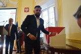 Tomasz Litwin w czwartym podejściu wybrany na nowego starostę powiatu lęborskiego. Gorąca sesja rady