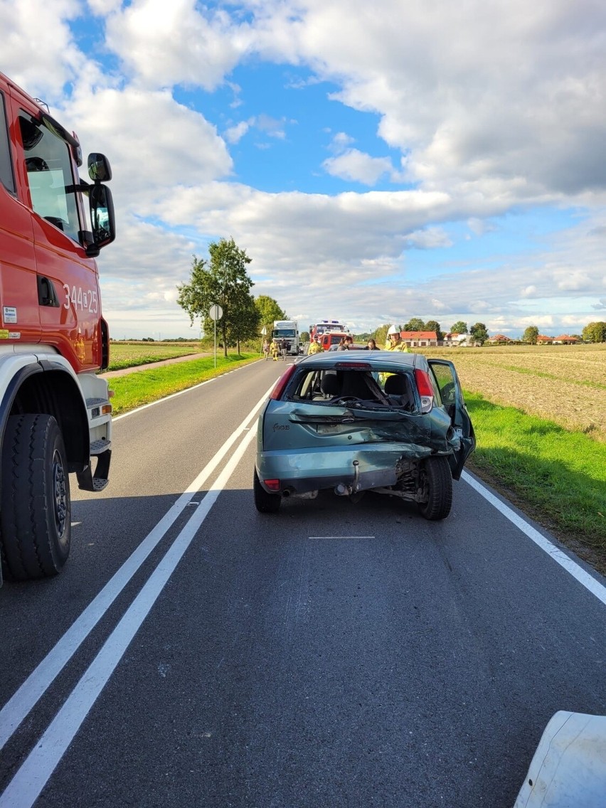 Pod Toruniem doszło do groźnego wypadku! Dwie osoby w szpitalu ZDJĘCIA