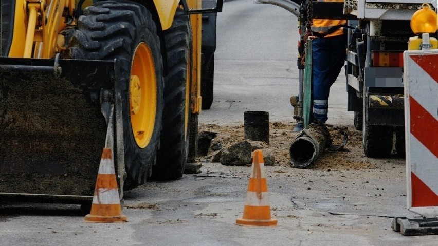 Mieszkańcy Czarnego Boru donoszą o zapadlisku w drodze, w...