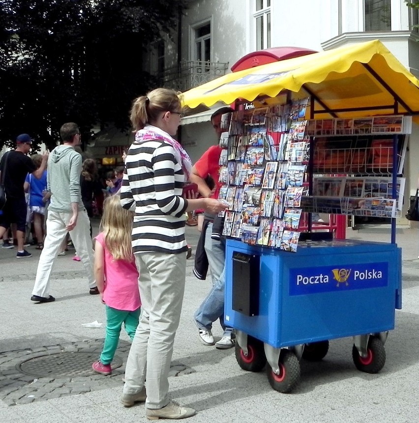 Z poczty na kółkach można wysłać widokówkę z pozdrowieniami...