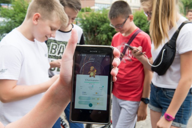 "Pokemon Go" w Toruniu. Kolejni zbieracze poszukiwali pokemonów [ZDJĘCIA]