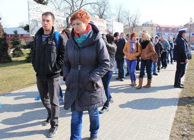 120 osób maszerowało po przejściach na rondzie im. Jana Pawła II w Chełmie