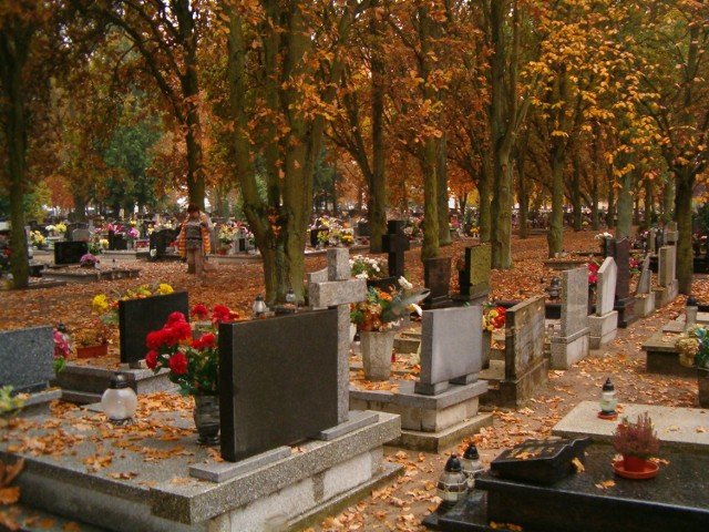 Na cmentarzu parafialnym procesja rozpocznie się 1 listopada o godz. 13.30