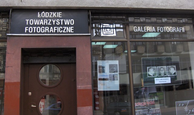 Wejście do siedziby Łódzkiego Towarzystwa Fotograficznego