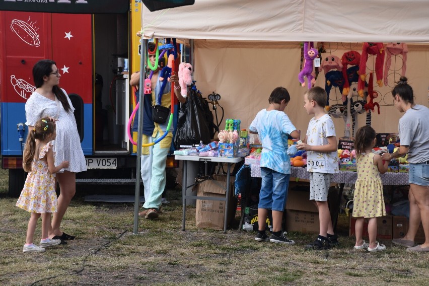 Zlot Food Trucków 2022 w Pleszewie. Smakołyki z furgonetki,...