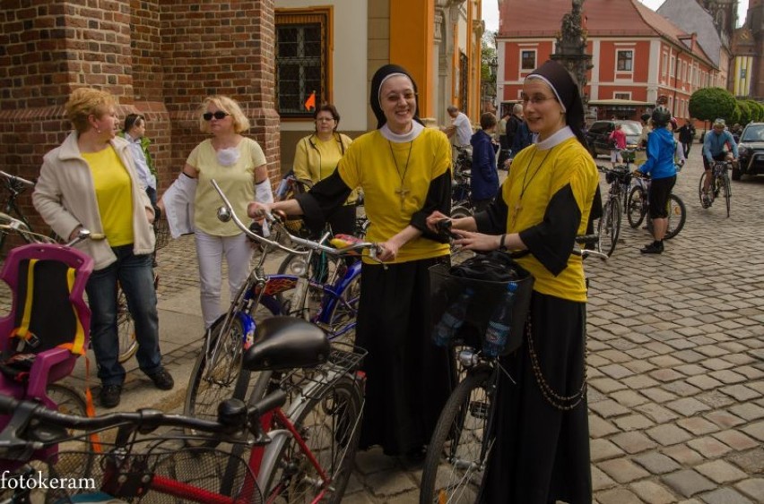 Papieski przejazd rowerowy ulicami Wrocławia.