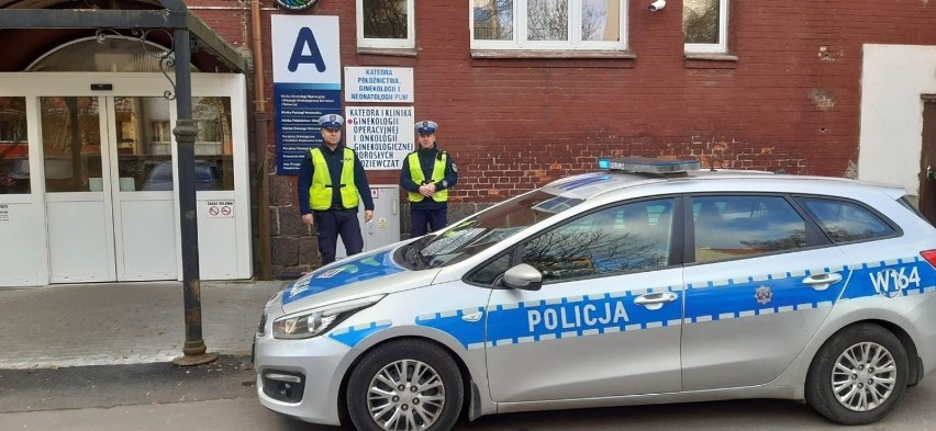 Policjanci pilotowali samochód z rodzącą kobietą do szpitala na Pomorzanach
