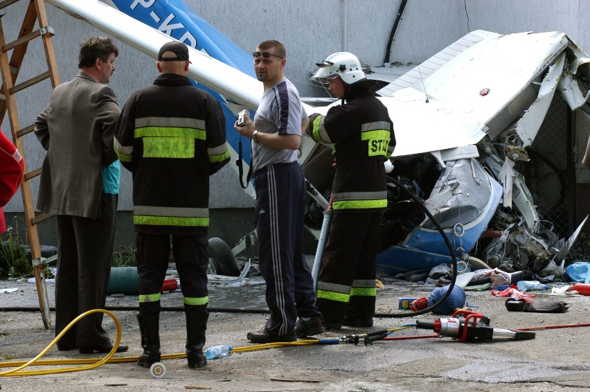 Wypadek lotniczy w centrum Koszalina. Zdjęcia z katastrofy z 2005 roku