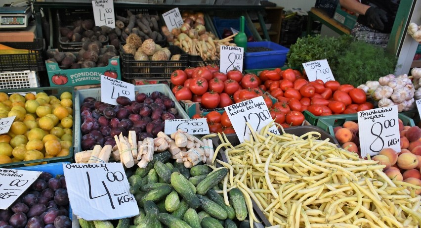 Ceny warzyw i owoców na chełmskim bazarze. Ile zapłacimy za fasolkę szparagową, czereśnie, borówkę amerykańska, czy maliny? Zobacz zdjęcia