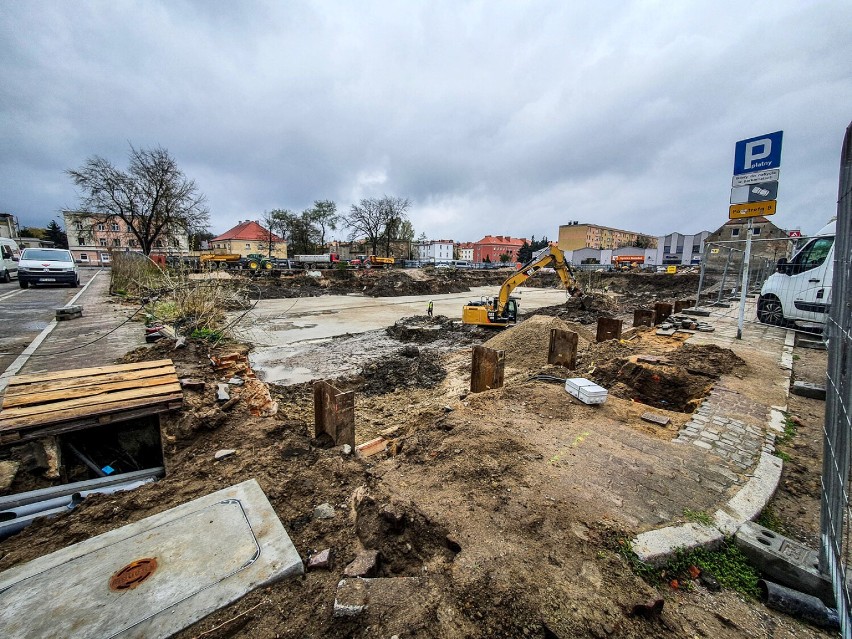Galeria handlowa Goplana w Lesznie, budowa podziemnych parkingów, kwiecień 2022
