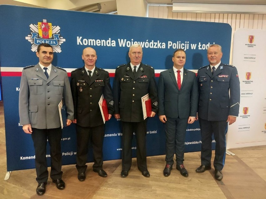 Funkcjonariusz łęczyckiej policji nagrodzony przez marszałka...