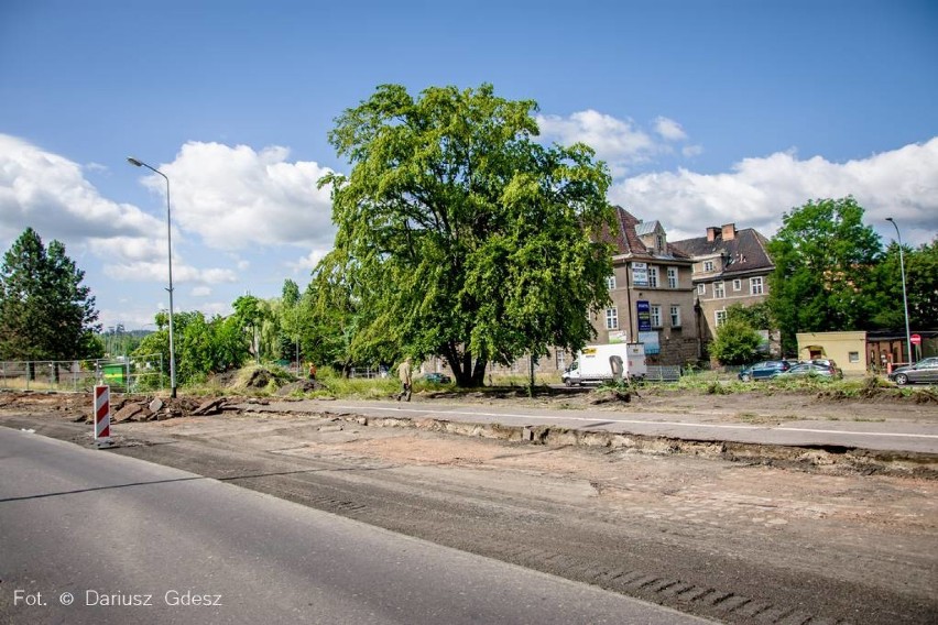 Obwodnica Wałbrzycha: Wycięto ostatnie drzewa przy ulicy Kolejowej [ZDJĘCIA]