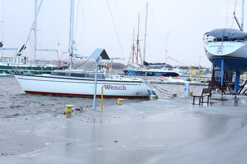 Śnieg w Szczecinie, wichura w regionie. W nocy otworzyli przejście w Kołbaskowie