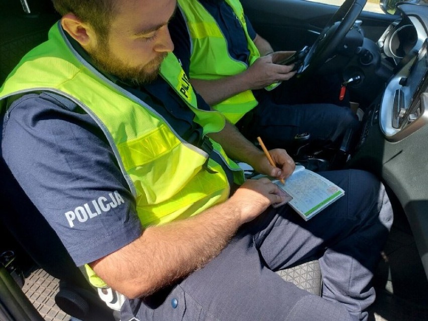 Drony pomagają policji. Surowe mandaty dla kierowców rozmawiających z telefonem przy uchu