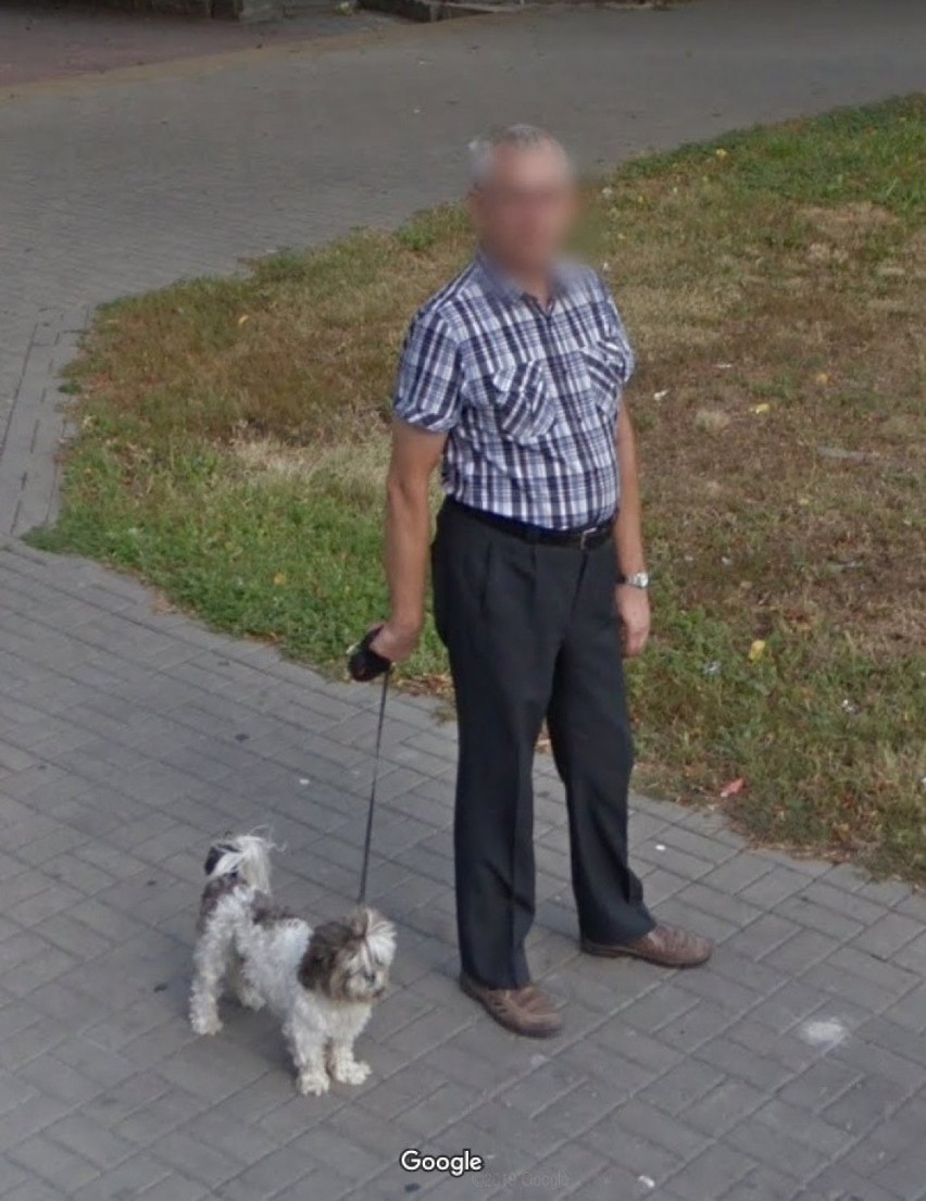 Modnie i stylowo? Oto codzienne stylizacje mieszkańców Chełma. Takie kreacje uchwyciły kamery Google Street View. Zobacz