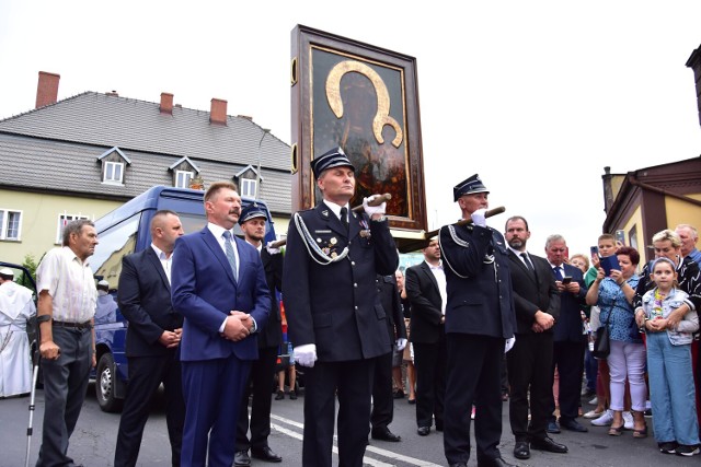 Przywitanie kopii Jasnogórskiej Ikony w parafii św. Mikołaja w Janowcu Wielkopolskim.