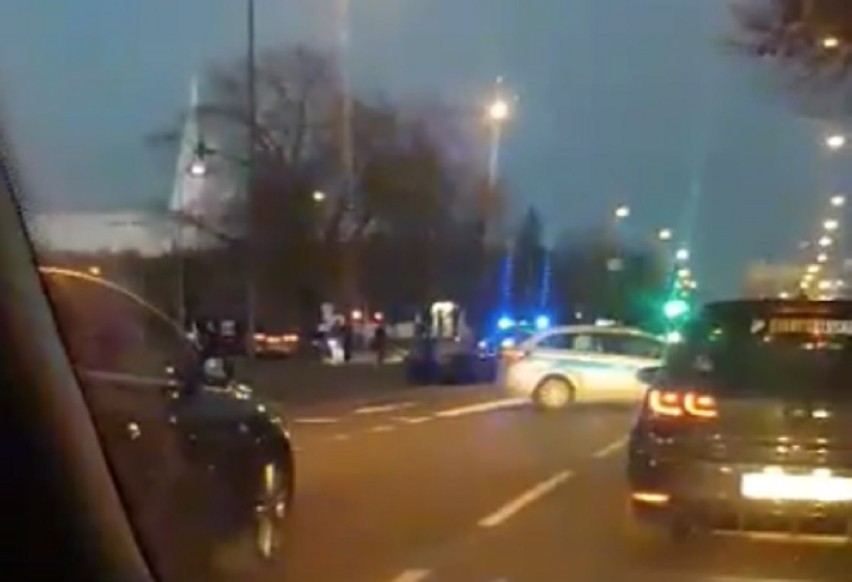 Uciekający przed policją kierowca spowodował wypadek pod...