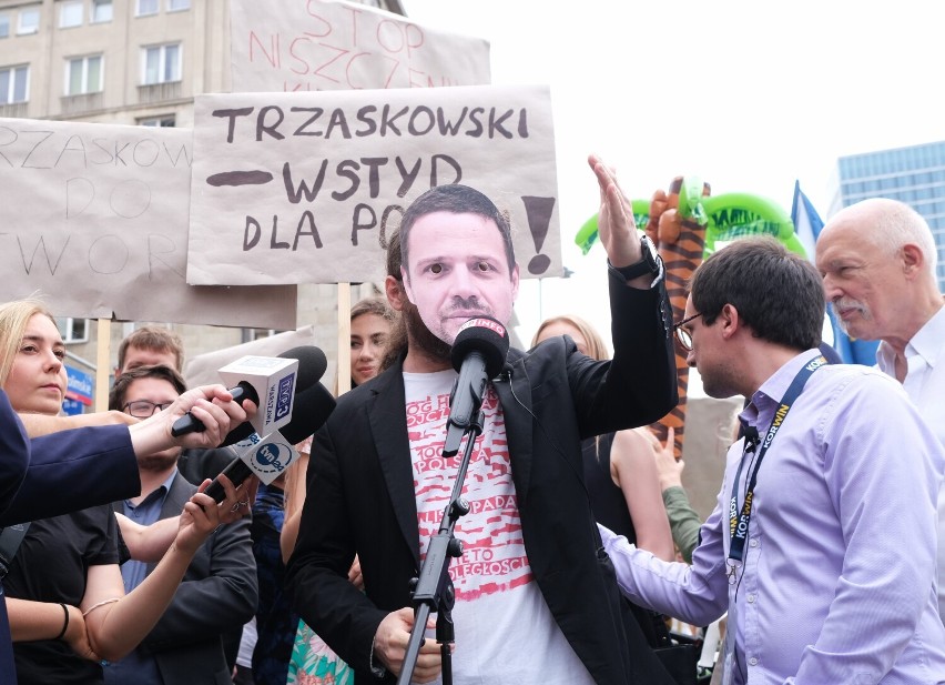 Warszawa protestuje przeciwko polityce ratusza. "Stop szalonym pomysłom Rafała Trzaskowskiego"