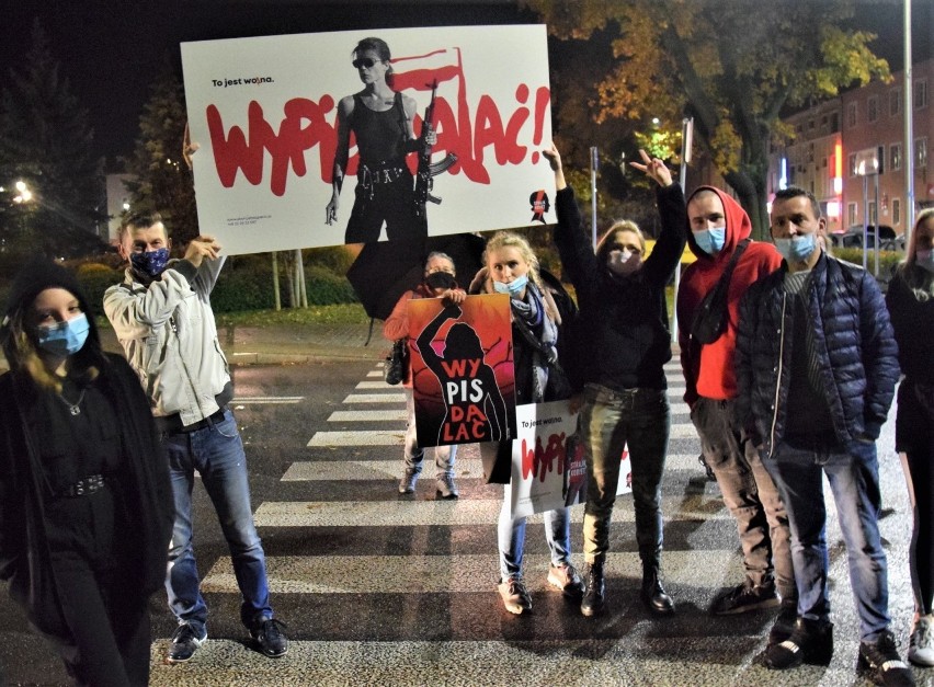 Strajk Kobiet. Największa i najgłośniejsza demonstracja przeszła przez Kędzierzyn. Protestujących wsparli między innymi motocykliści