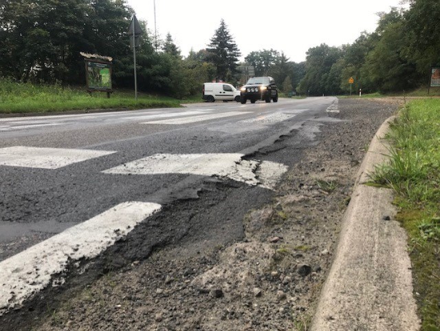 Będzie remont drogi Międzychód – Sowia Góra. Dziś arteria jest w bardzo złym stanie technicznym (11.10.2021).