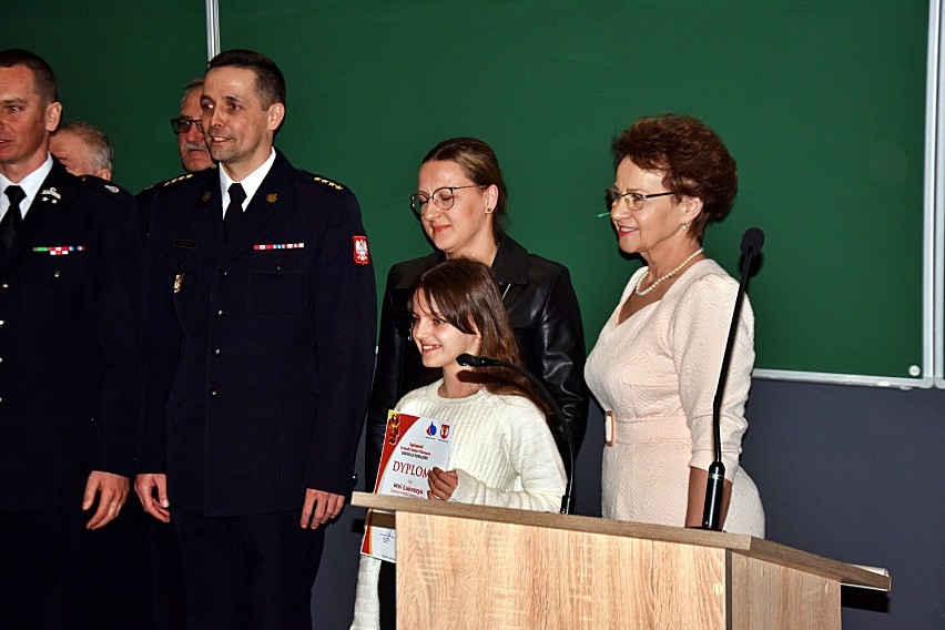 Wręczono nagrody laureatom strażackiego konkursu plastycznego. Maja Łukaszyk laureatem na szczeblu krajowym 