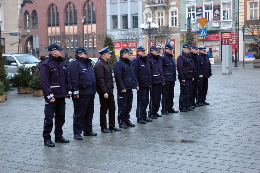 Przekazanie radiowozów policji we Wrześni.