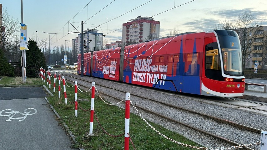 "Nowy" tramwaj wyjechał na ulice Częstochowy - barwy Rakowa...